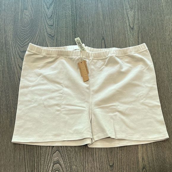 SKIMS Pants - 🎉HPx3🎉 Skims Outdoor Short Shorts Bone Size 3X